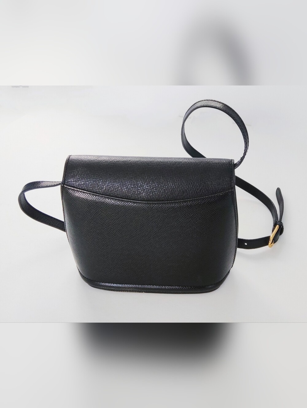 Bally Swiss Vintage Black Leather Crossbody with Gold 'B' Hardware. 8×7×3. - Picture 2 of 11
